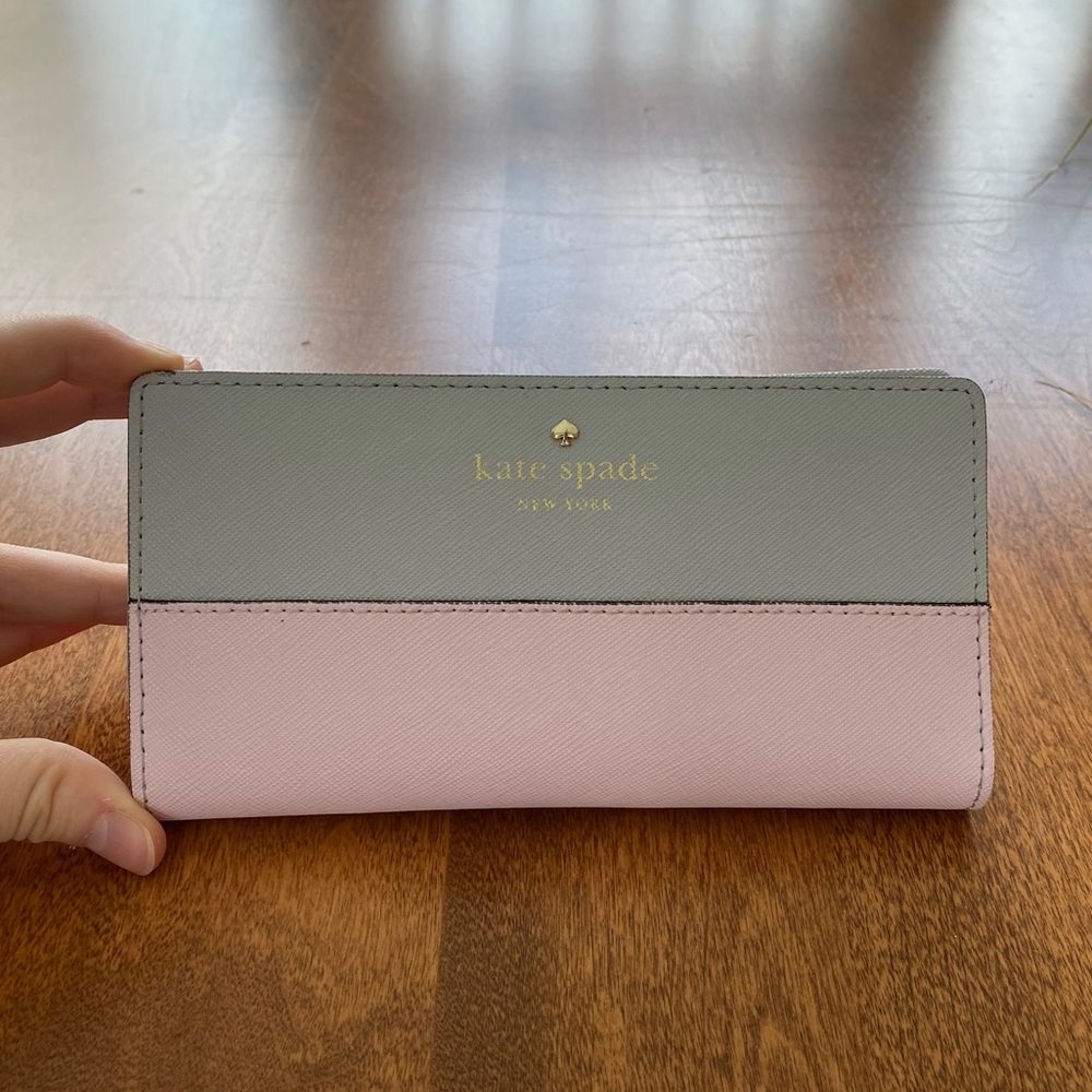 Kate Spade wallet - Picture 1 of 4